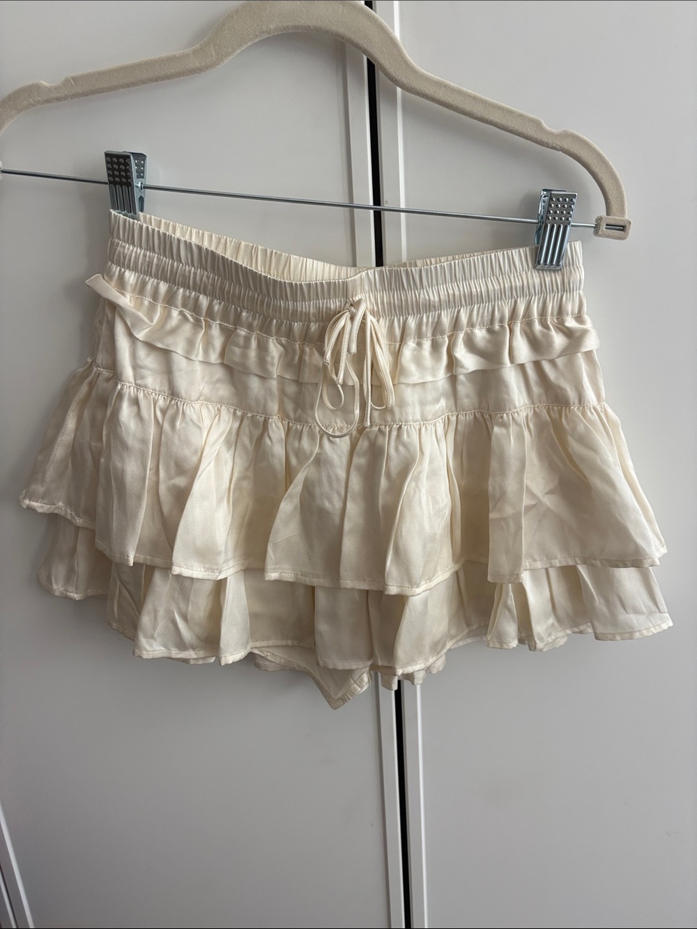 SHUG Cream Elastic Waist Quilted Shorts
